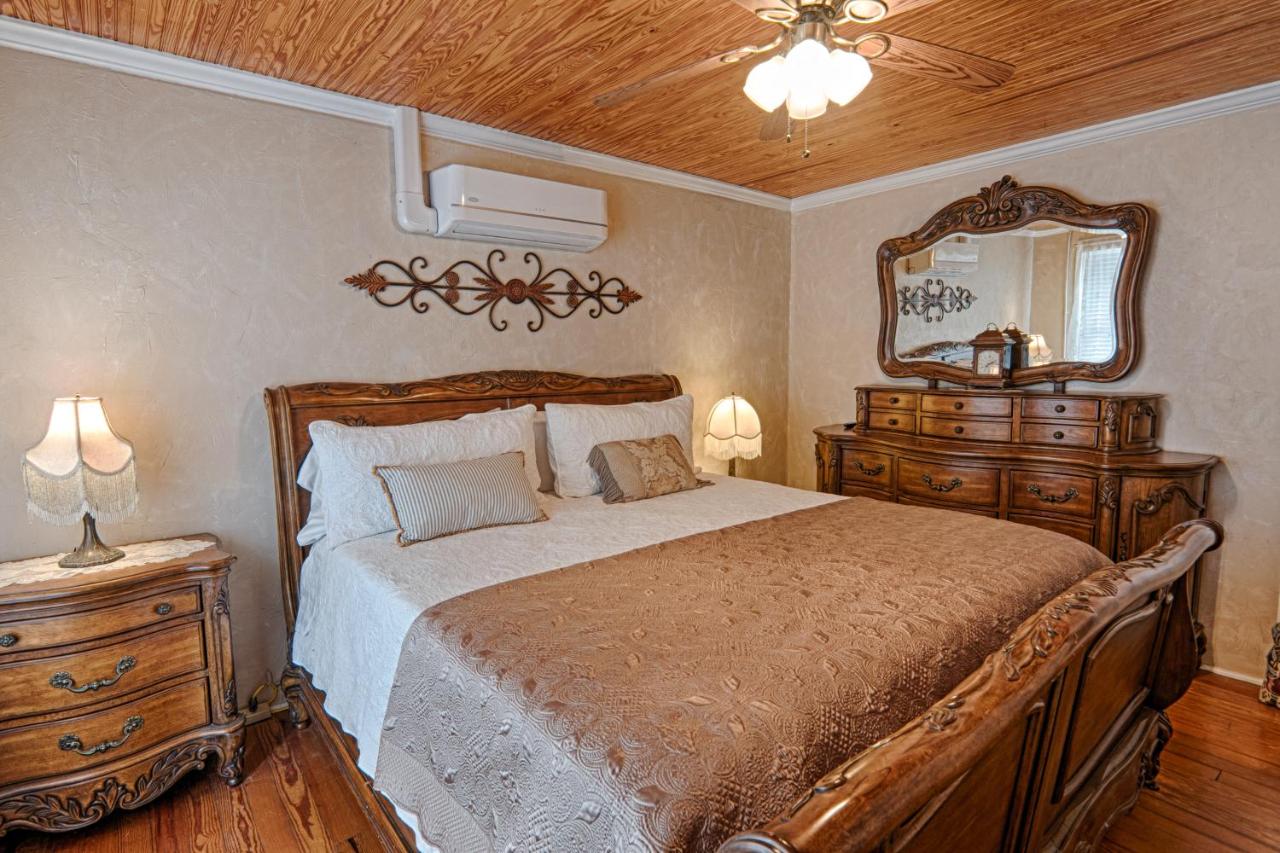 | Broad River Inn