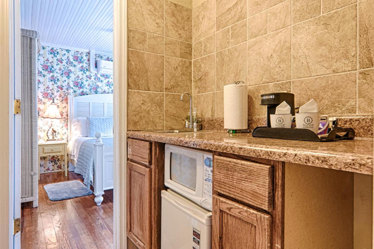 | Broad River Inn