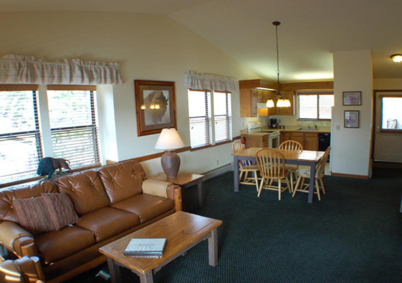 Suite with Hot Tub at Wildwood Inn