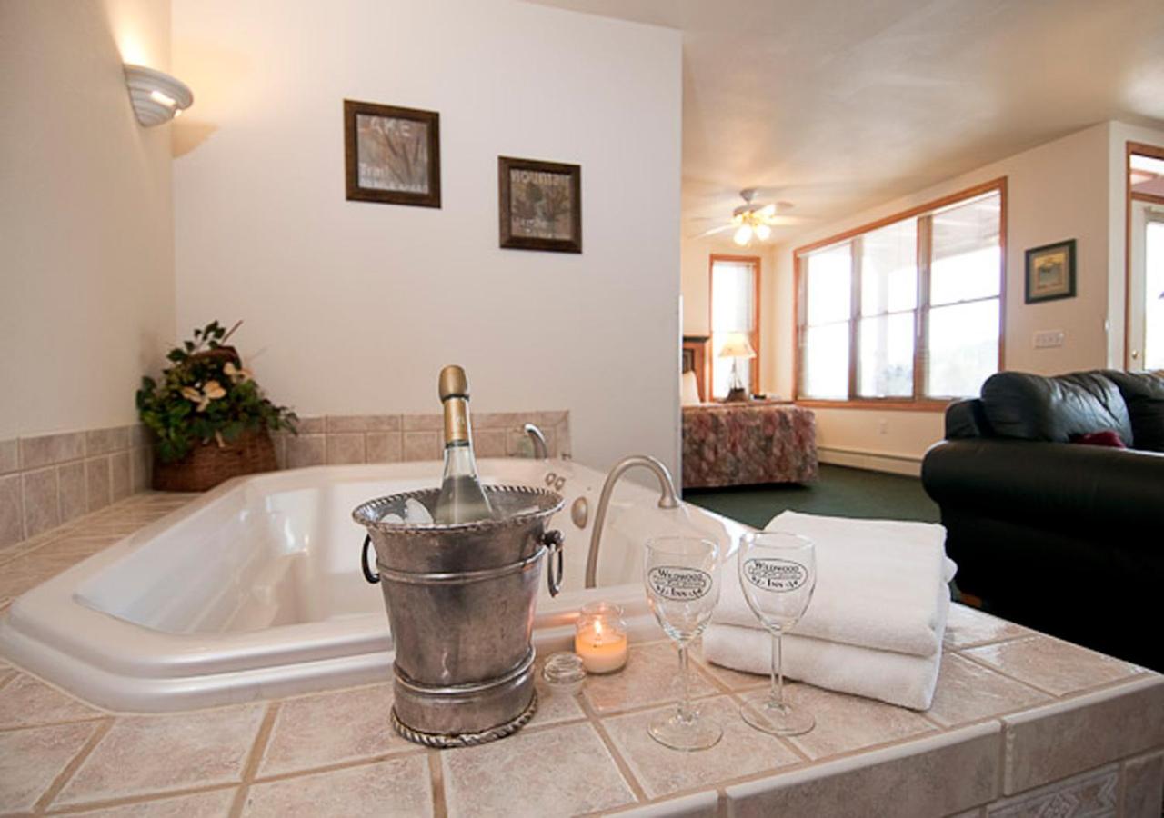 Suite with Mountain View at Wildwood Inn