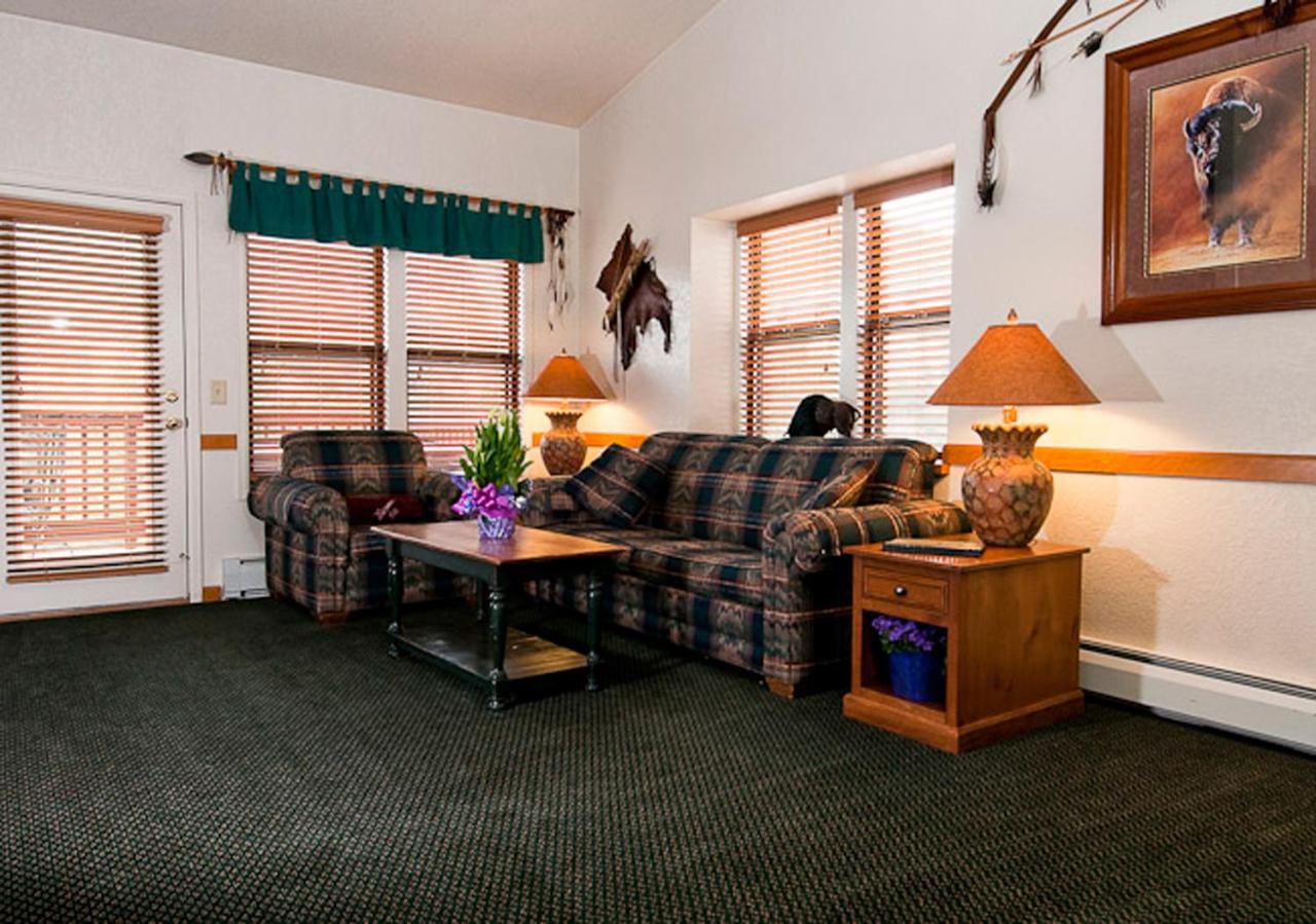 Deluxe Suite with Hot Tub at Wildwood Inn