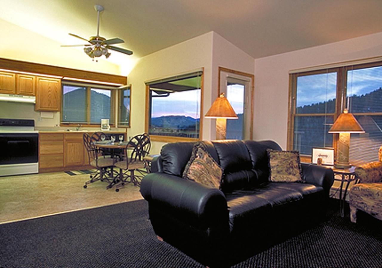 Suite with Mountain View at Wildwood Inn