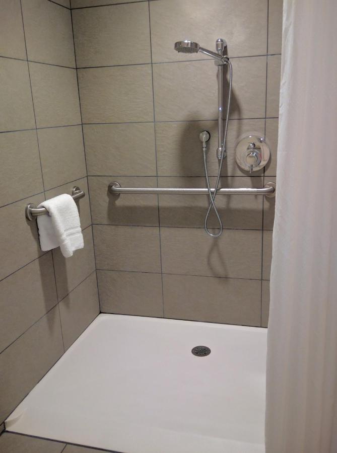 King Room - Disability Access/Non-Smoking at Country Inn & Suites by Radisson, Seattle-Tacoma International Airport, WA