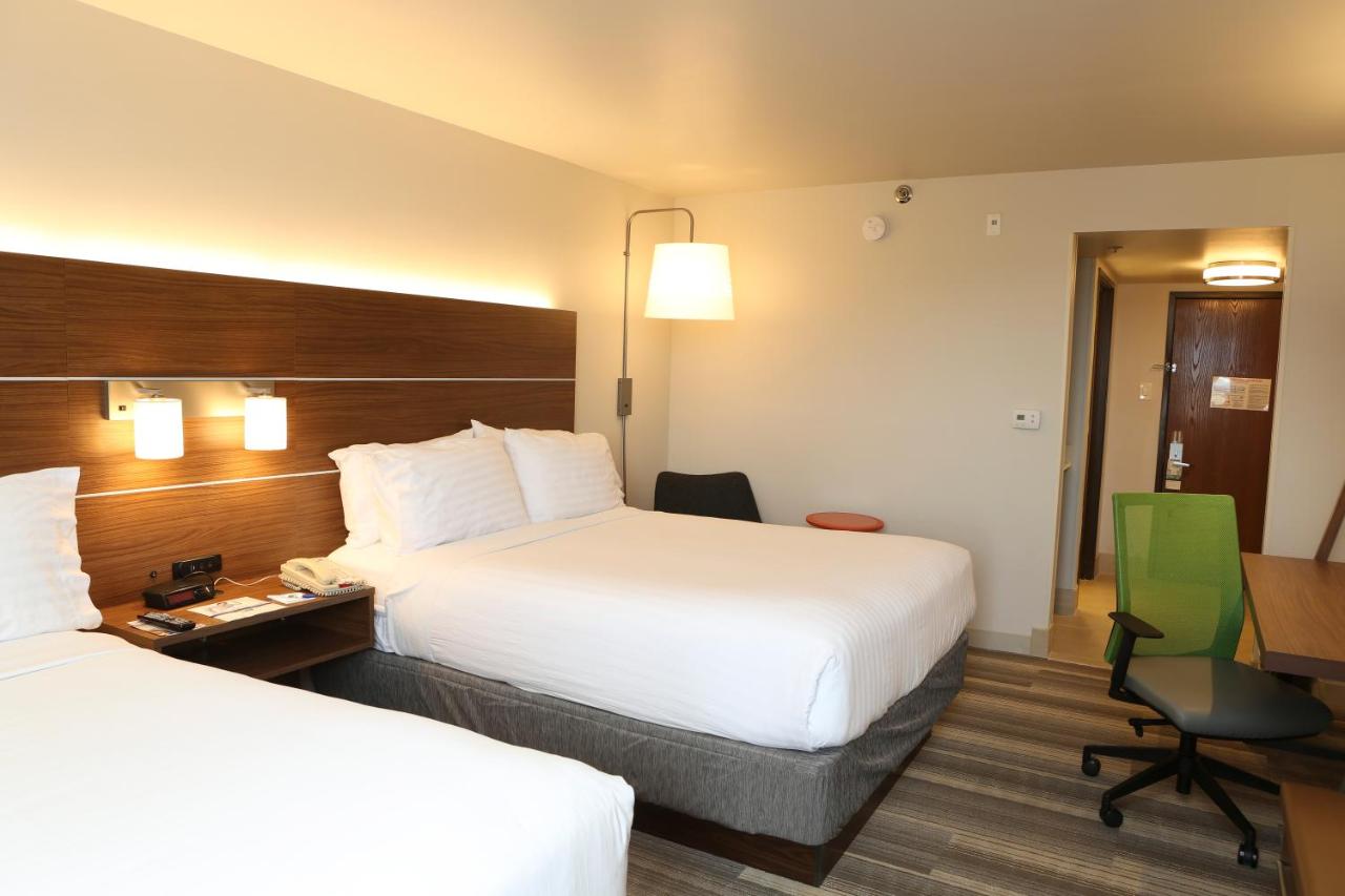  | Holiday Inn Express Hotel & Suites Phoenix-Airport