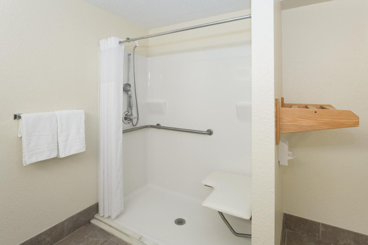 1 Queen Bed, Mobility Accessible Room, Pet-Friendly, Non-Smoking at Days Inn by Wyndham Melbourne