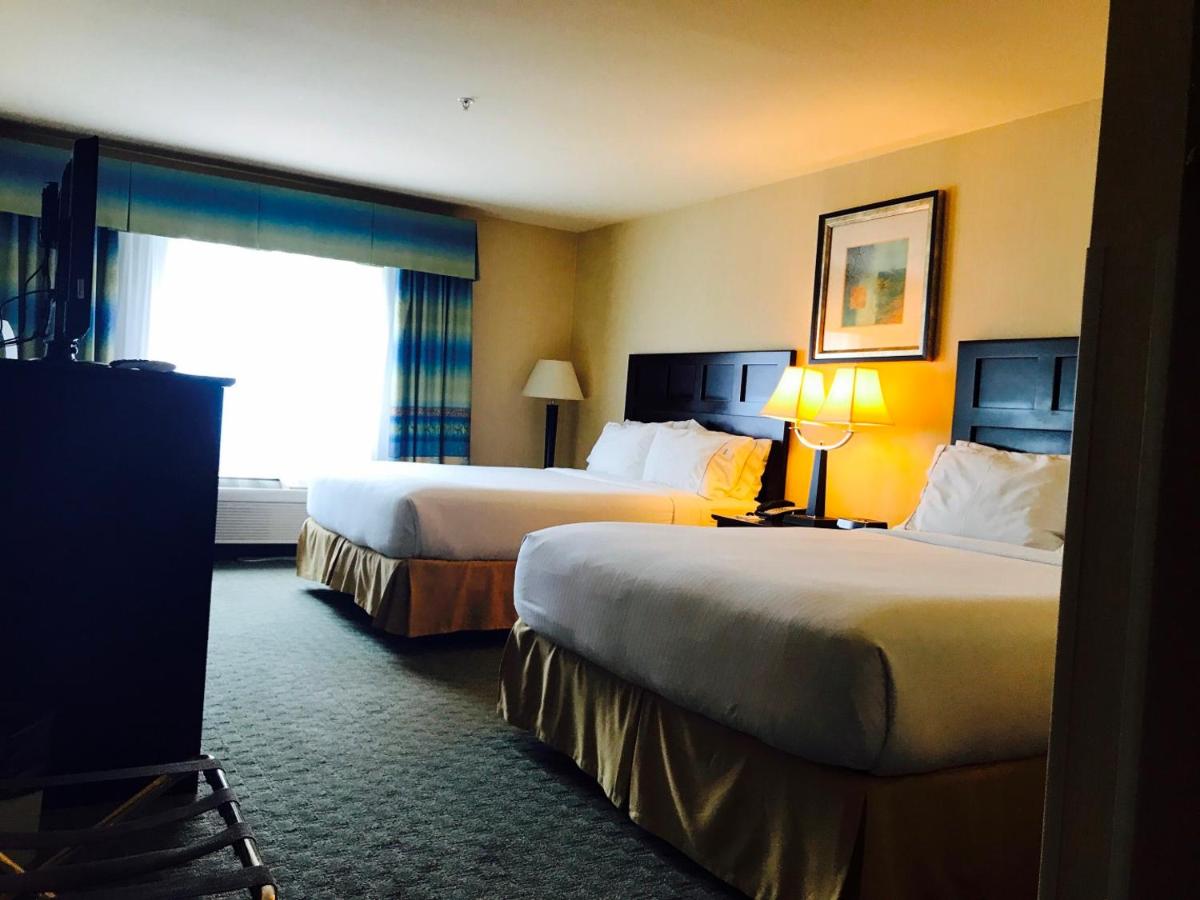 | Holiday Inn Express Fort Bragg, an IHG Hotel