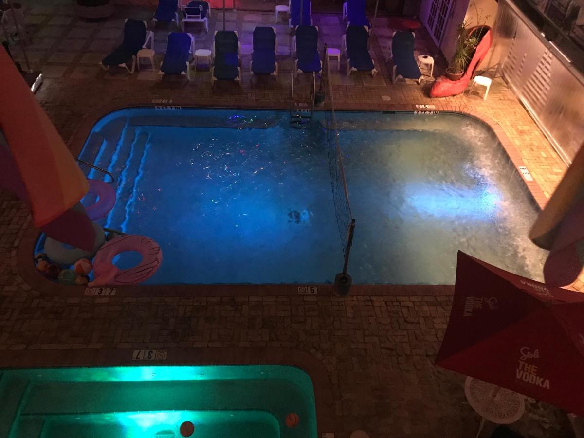  | New Orleans House - Gay Male-Only Guesthouse