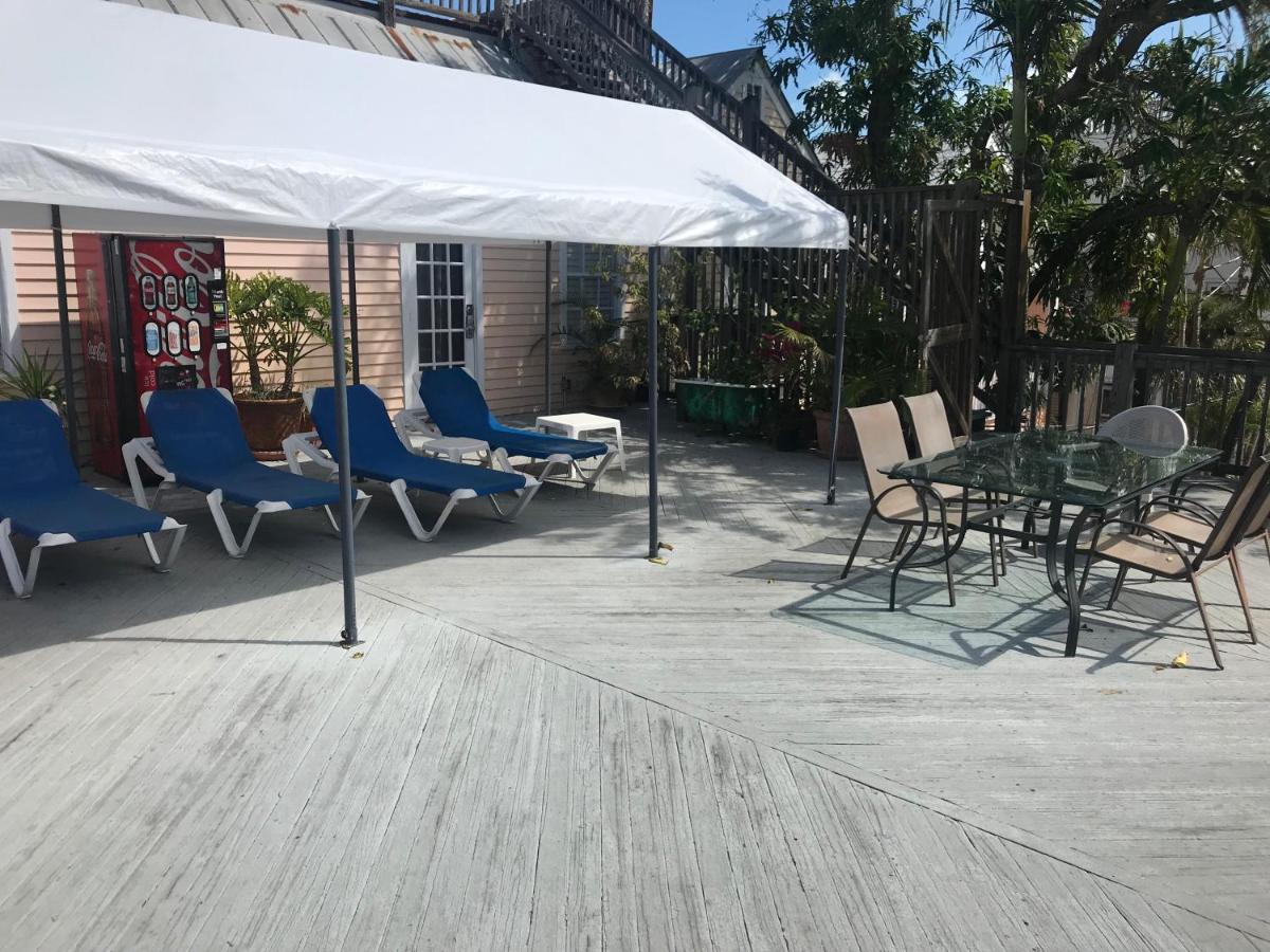 | New Orleans House - Gay Male-Only Guesthouse
