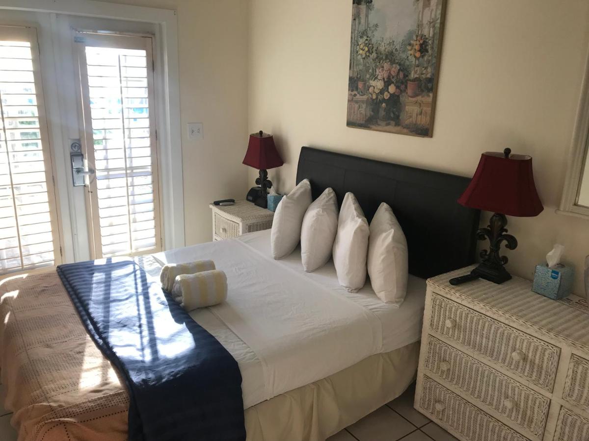 | New Orleans House - Gay Male-Only Guesthouse