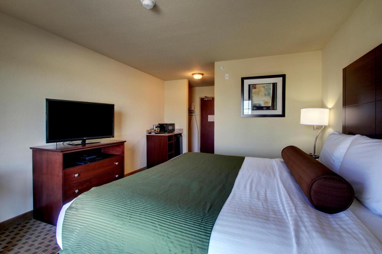 | Cobblestone Hotel & Suites - Newton