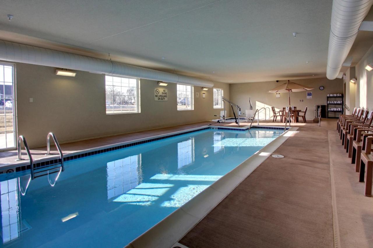 | Cobblestone Hotel & Suites - Newton