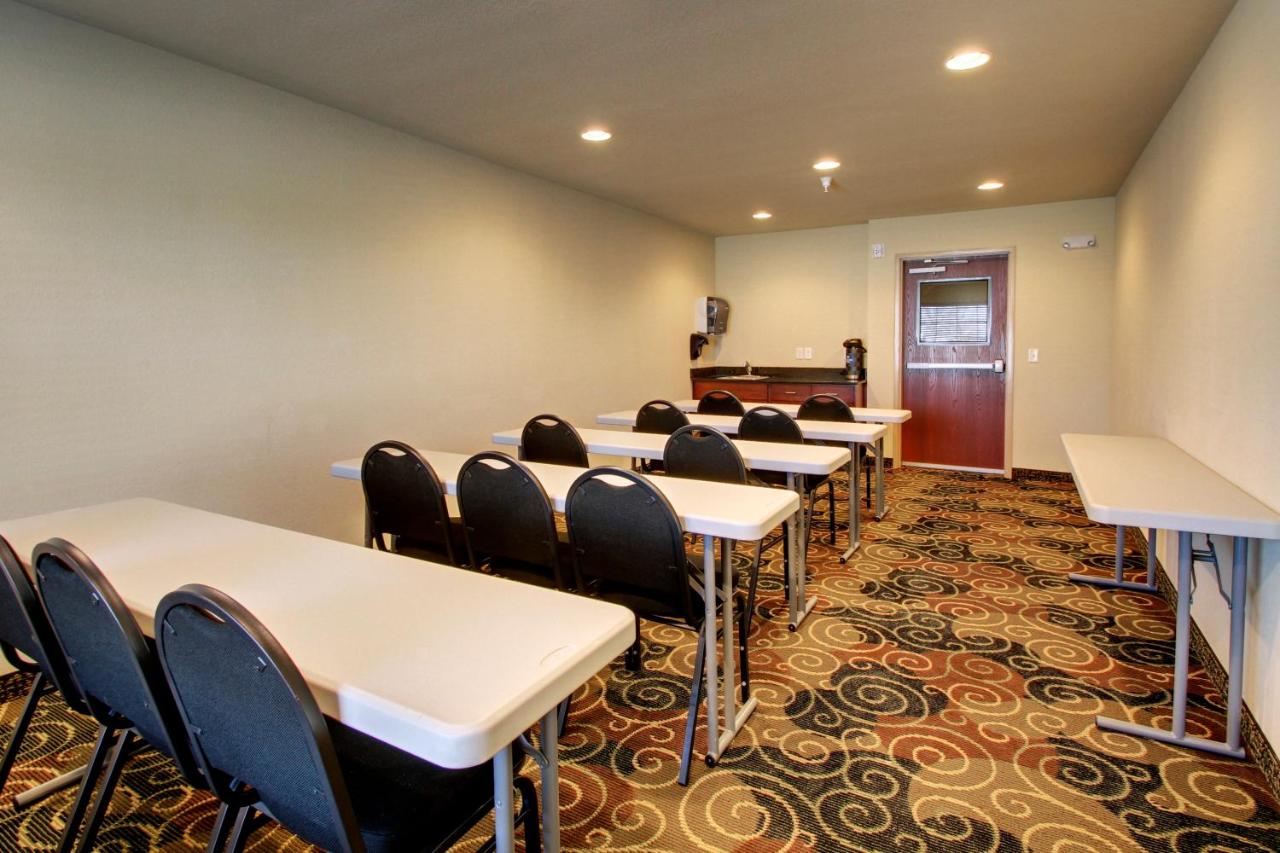 | Cobblestone Hotel & Suites - Newton