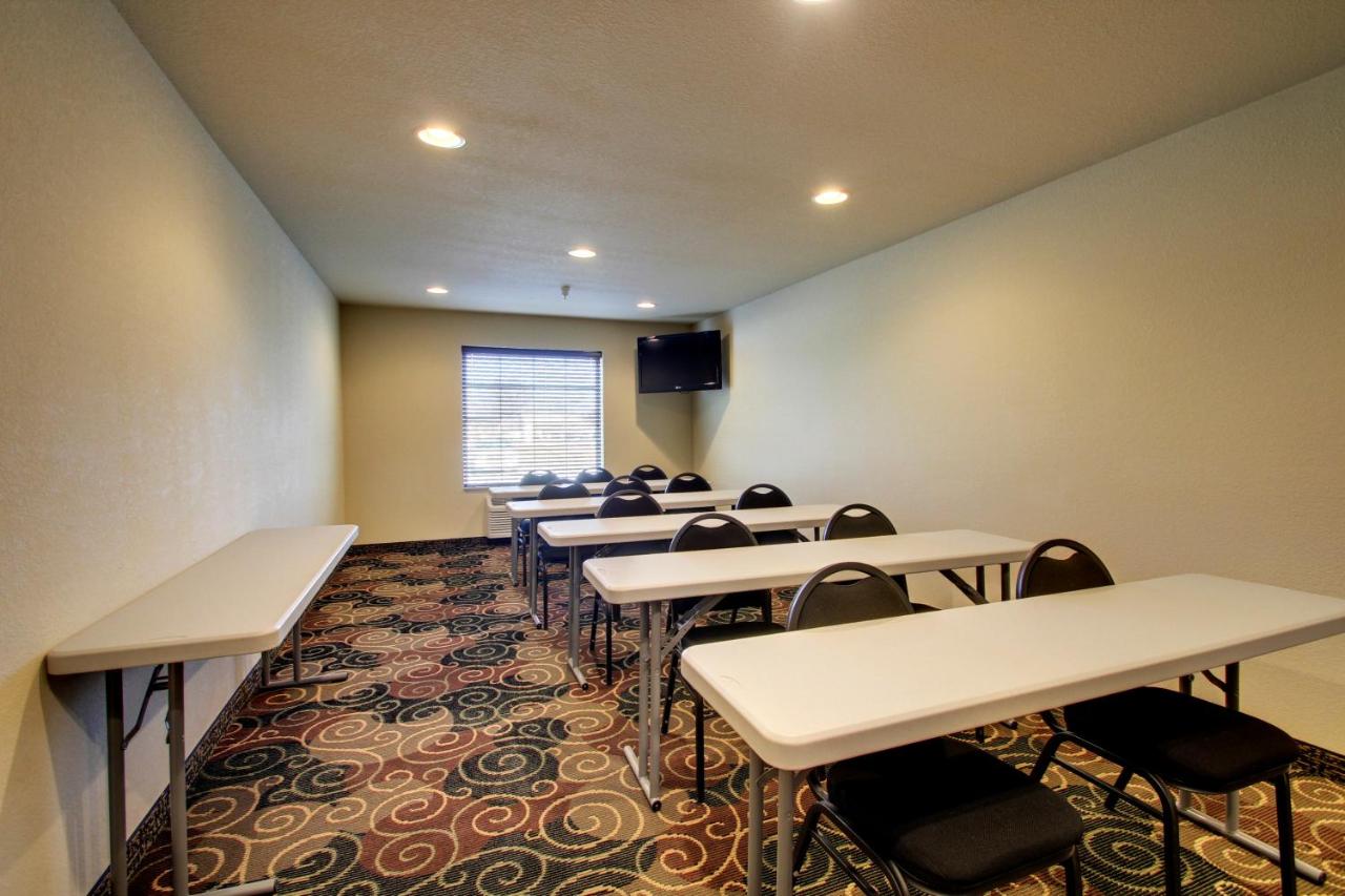 | Cobblestone Hotel & Suites - Newton