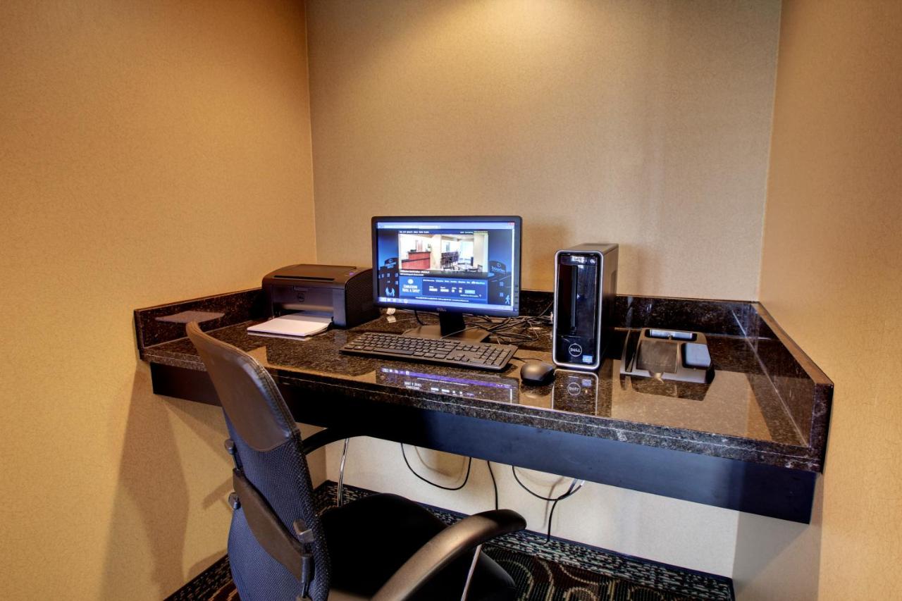 | Cobblestone Hotel & Suites - Newton