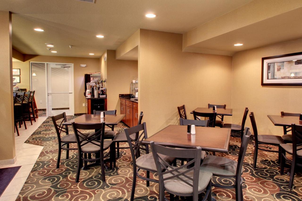 | Cobblestone Hotel & Suites - Newton