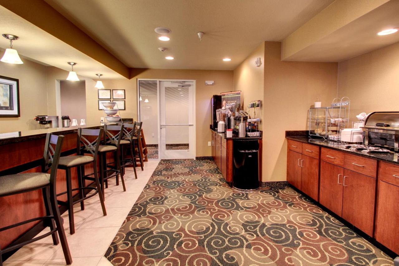 | Cobblestone Hotel & Suites - Newton