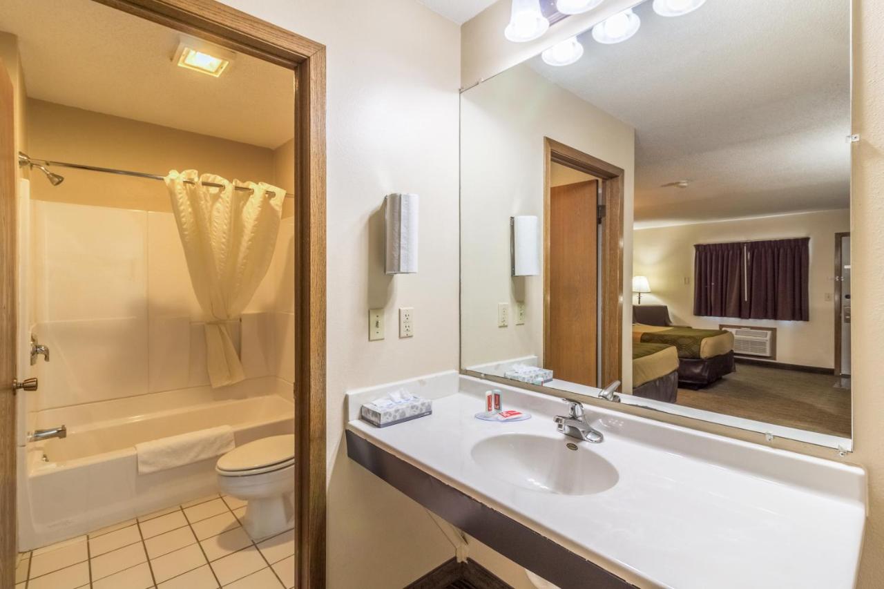 | Econo Lodge - Valley City