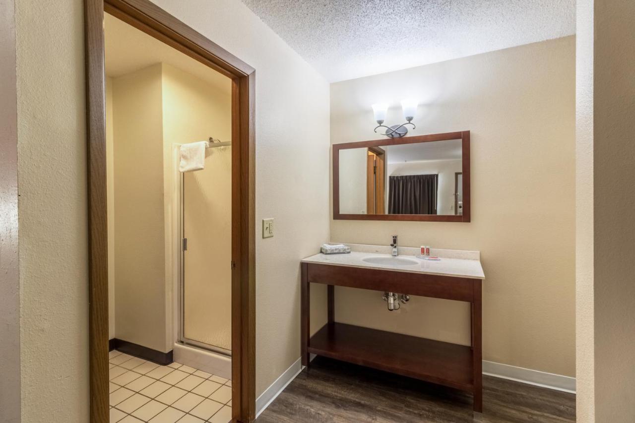 | Econo Lodge - Valley City