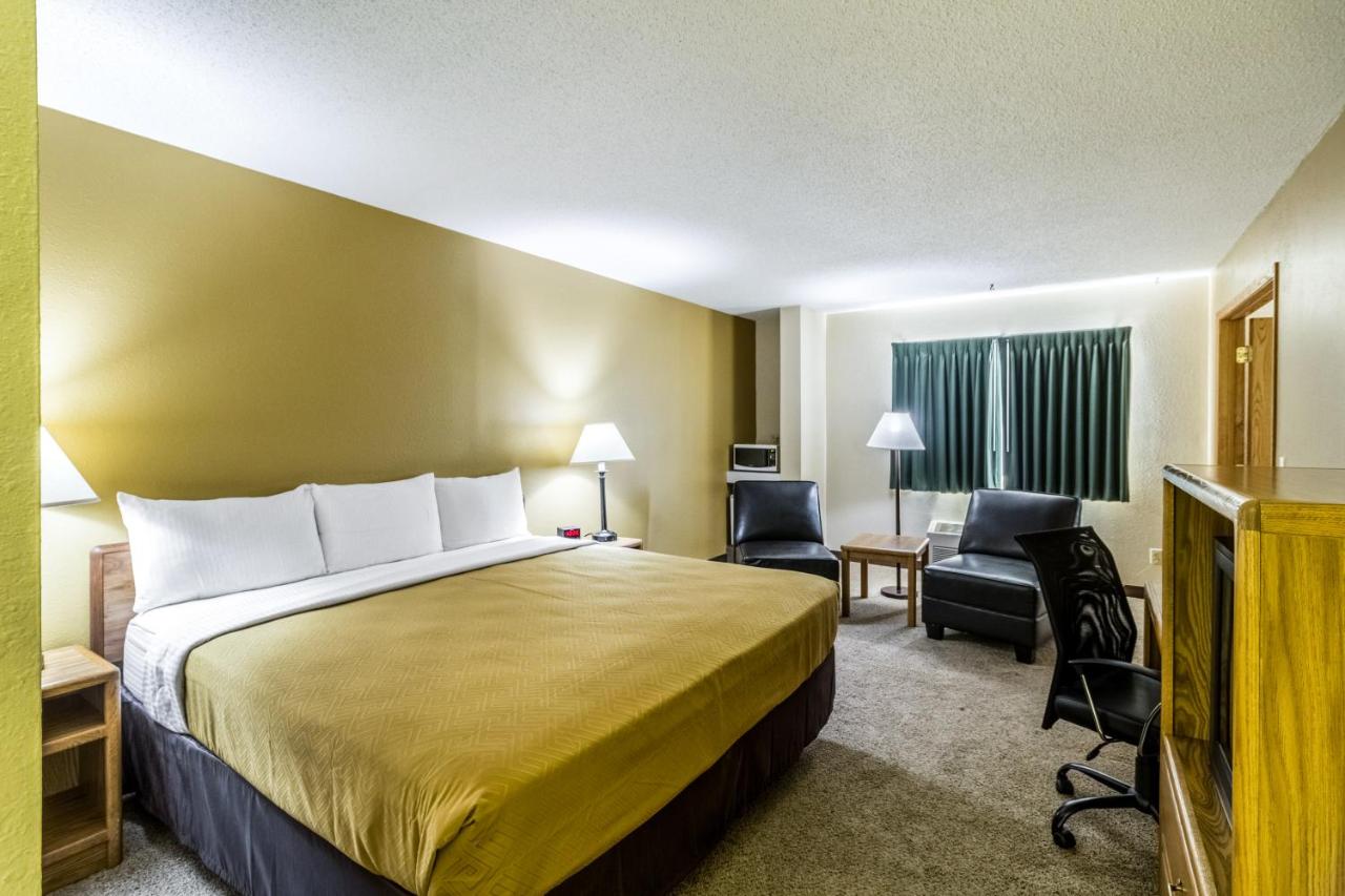 | Econo Lodge - Valley City