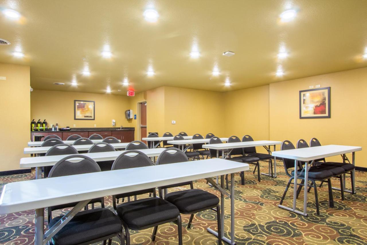 | Cobblestone Inn & Suites - Corry