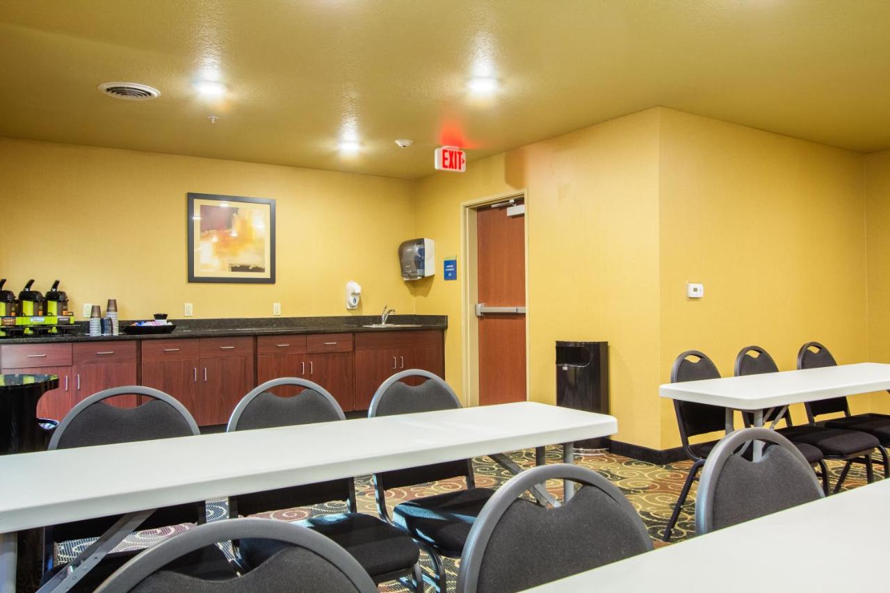 | Cobblestone Inn & Suites - Corry