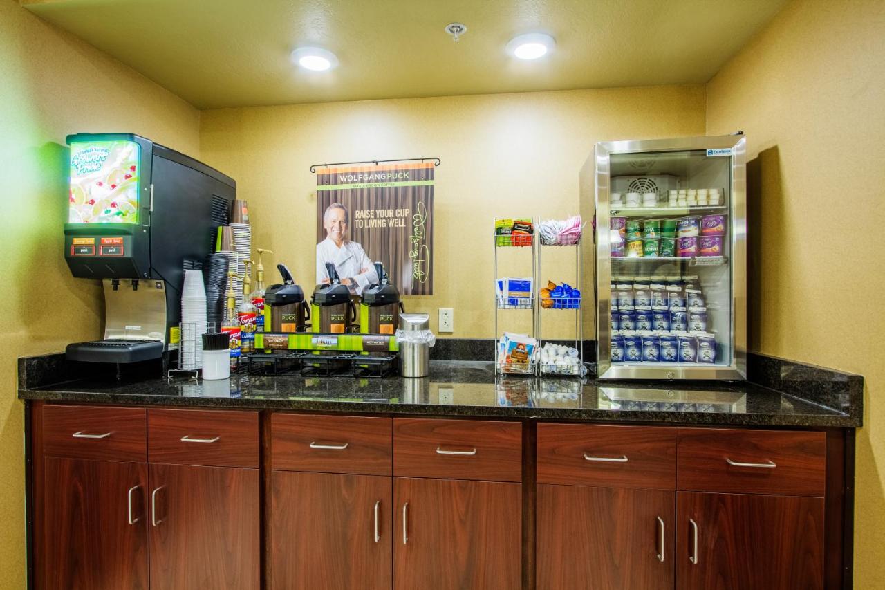 | Cobblestone Inn & Suites - Corry