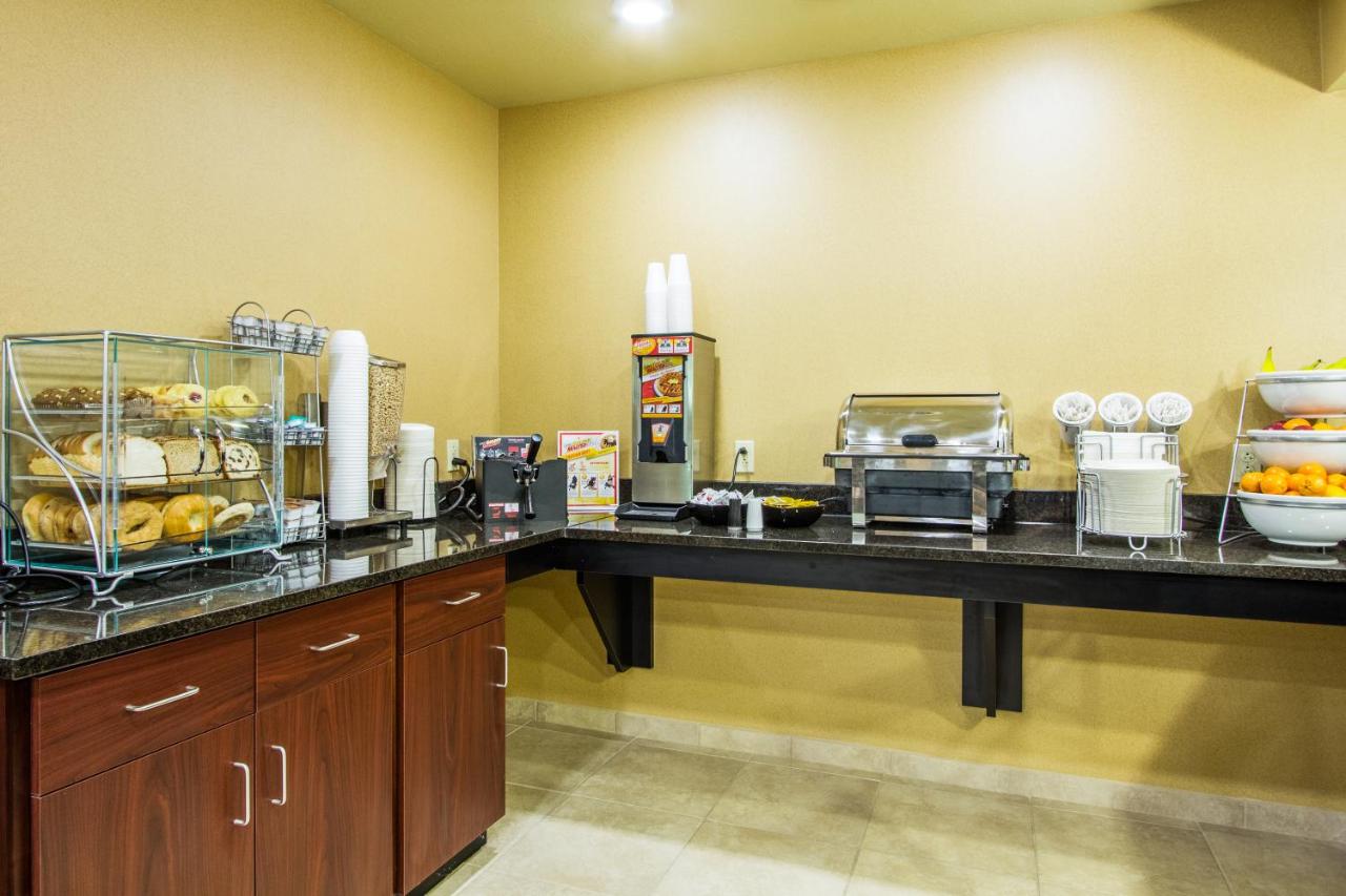 | Cobblestone Inn & Suites - Corry