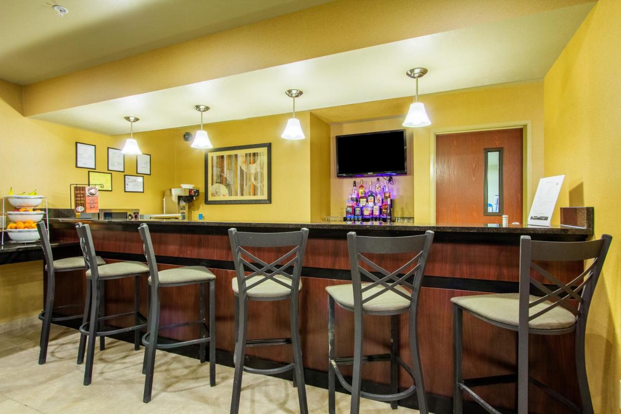 | Cobblestone Inn & Suites - Corry