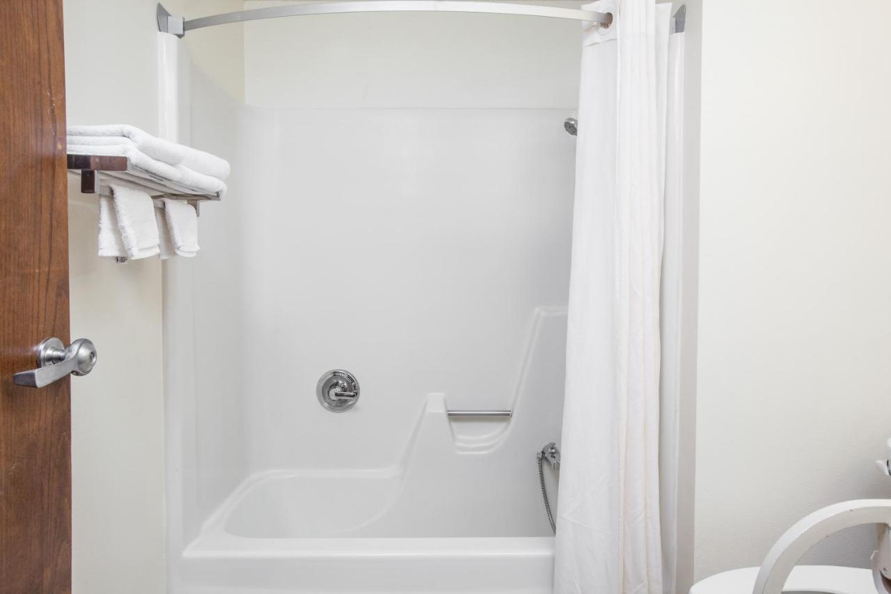 Queen Room - Mobility Access/Non-Smoking at Super 8 by Wyndham Clear Lake