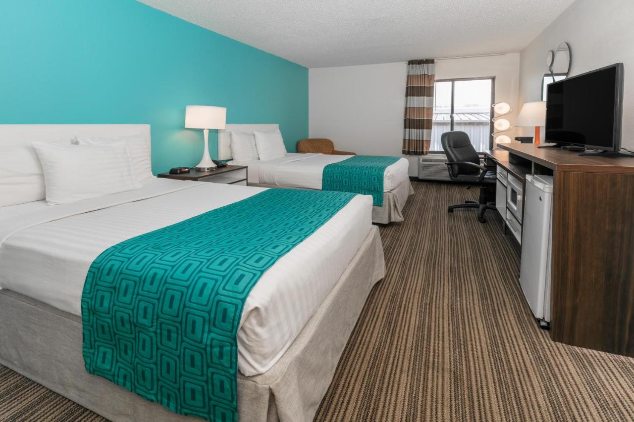 Double Room with Two Double Beds - Smoking at Howard Johnson by Wyndham Scott Lafayette