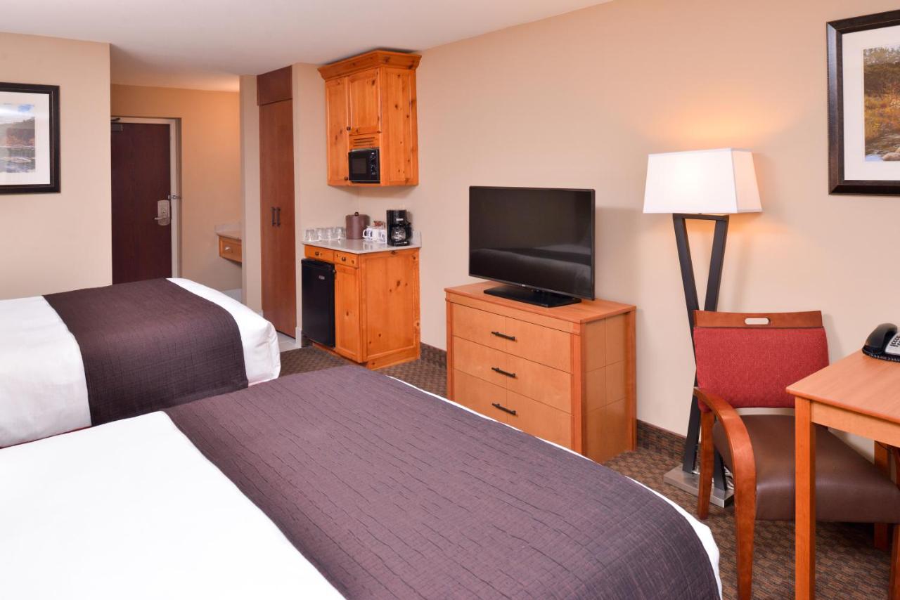 Queen Room with Two Queen Beds - Non-Smoking at Best Western Plus Olympic Inn