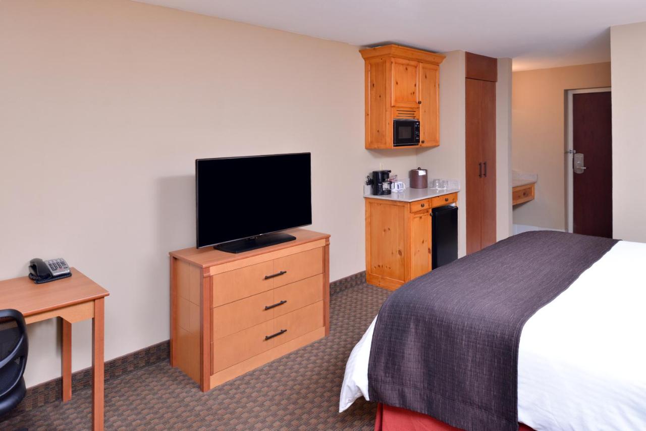 King Room - Non-Smoking at Best Western Plus Olympic Inn