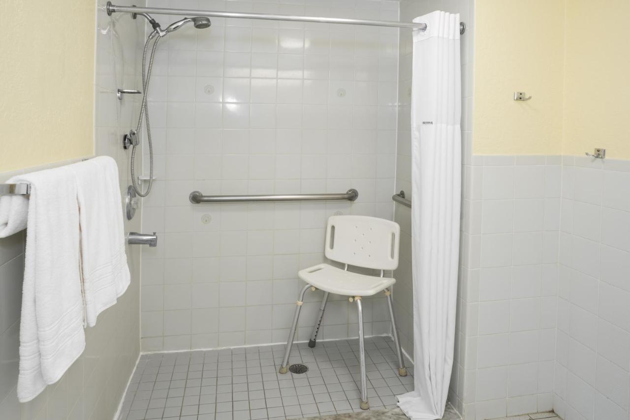King Room with Pool View - Mobility Access/Non-Smoking at Days Inn & Suites by Wyndham Port Richey