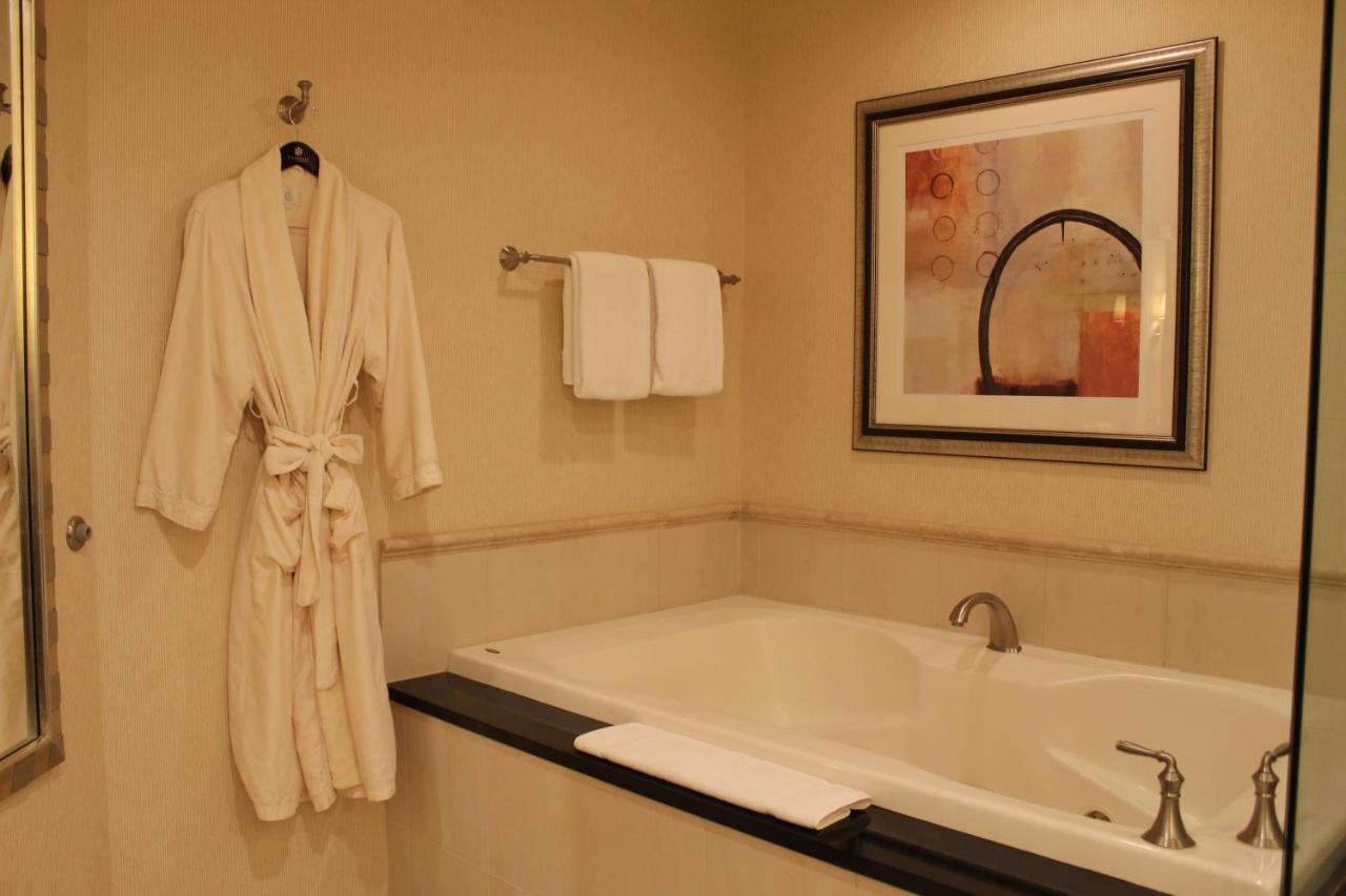 Junior Suite at Luxury Suites International At The Signature