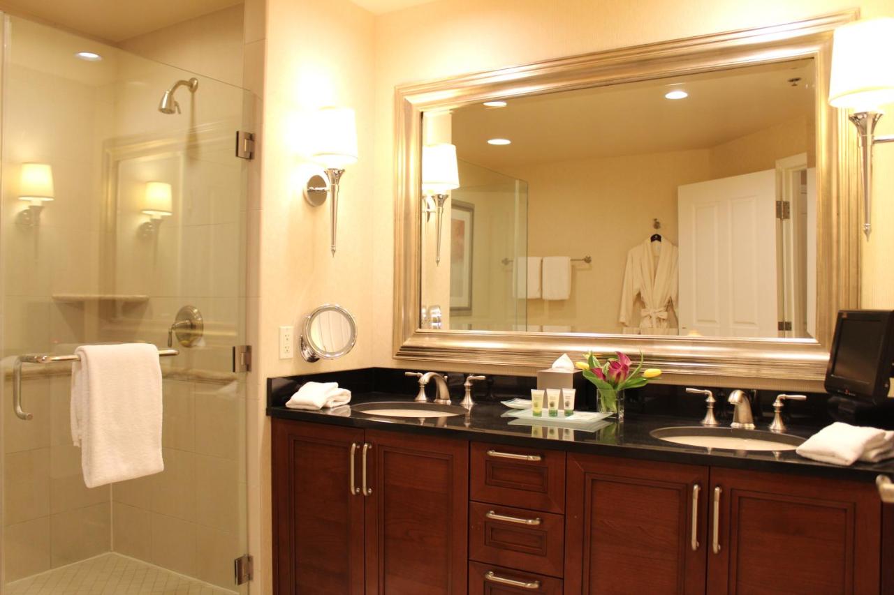Junior Suite at Luxury Suites International At The Signature