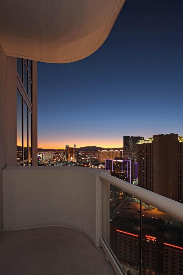 Junior Suite with Balcony at Luxury Suites International At The Signature