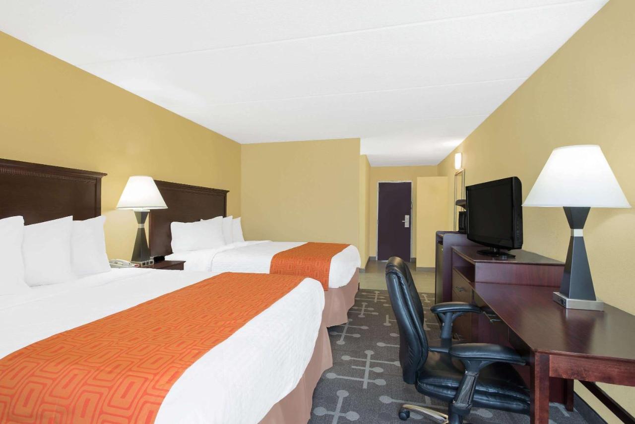 | Howard Johnson by Wyndham Saugerties