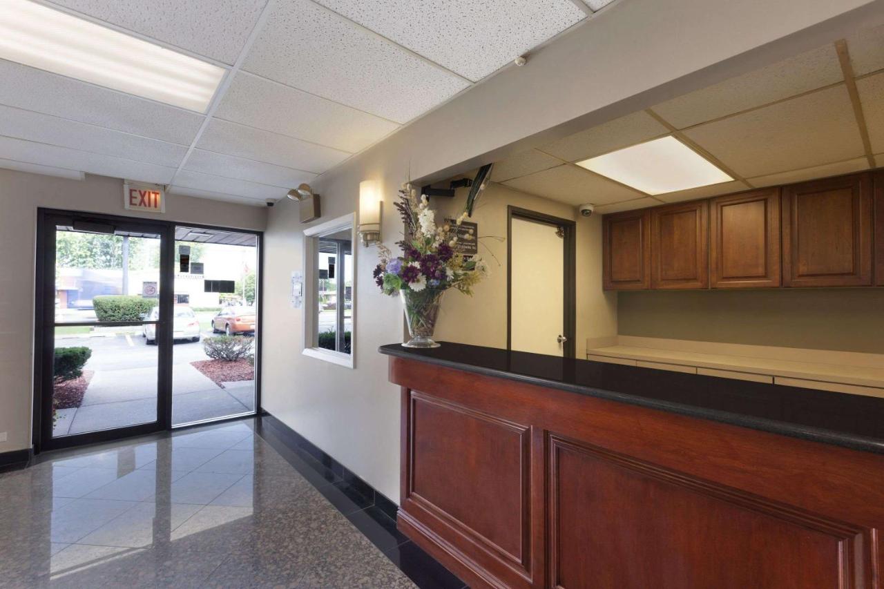 | Super 8 by Wyndham Bridgeview/Chicago Area