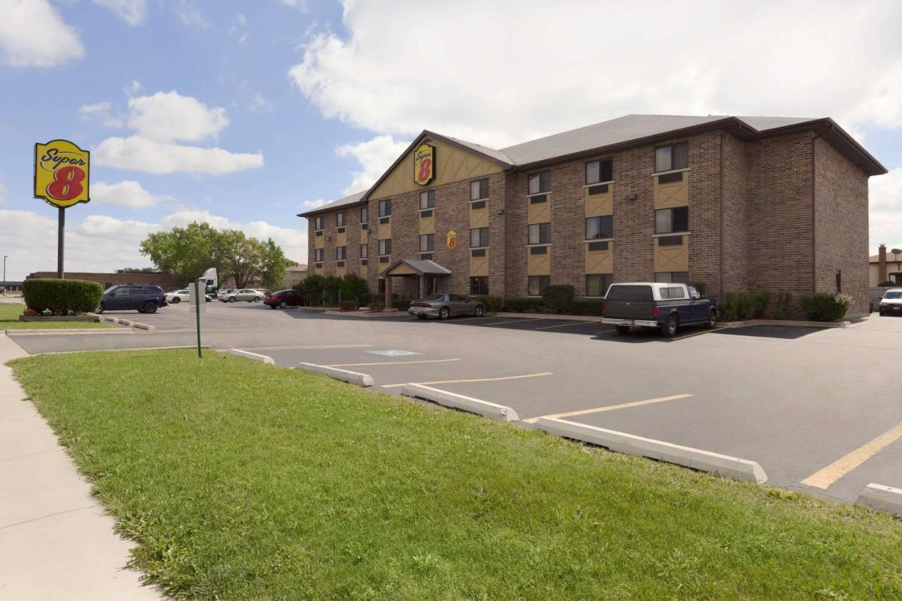 | Super 8 by Wyndham Bridgeview/Chicago Area