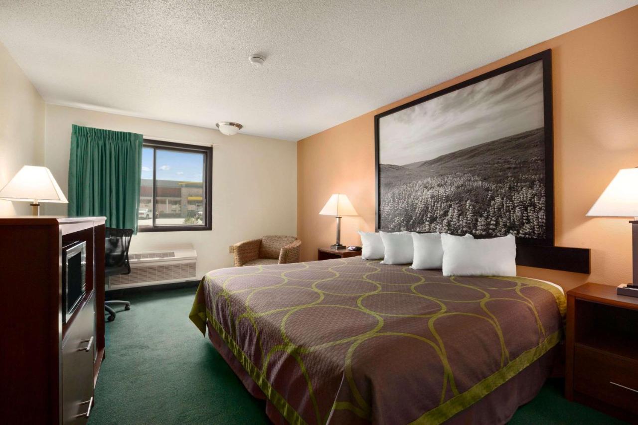 King Room - Disability Access/Non-Smoking at Super 8 by Wyndham Concordia