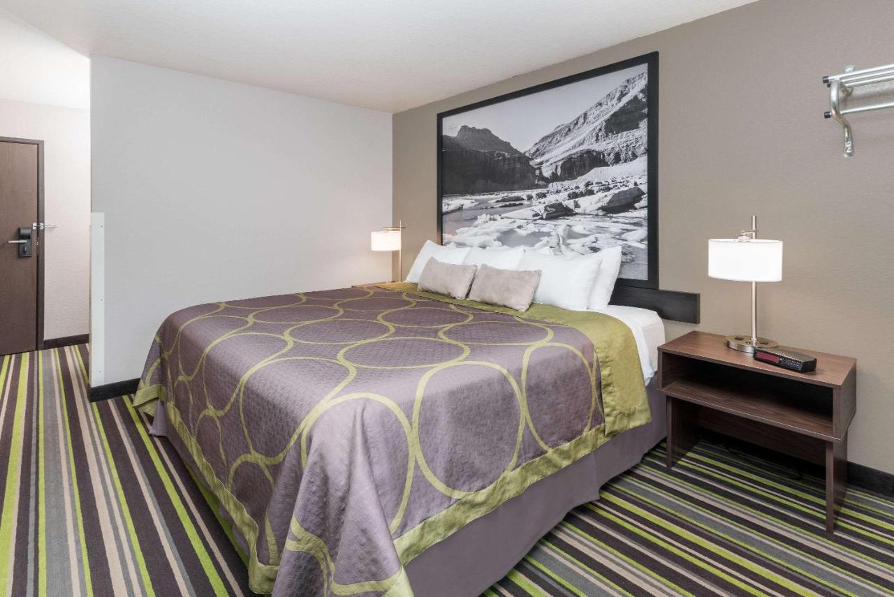 Queen Room - Mobility Access/Non-Smoking at Super 8 by Wyndham Kalispell Glacier National Park
