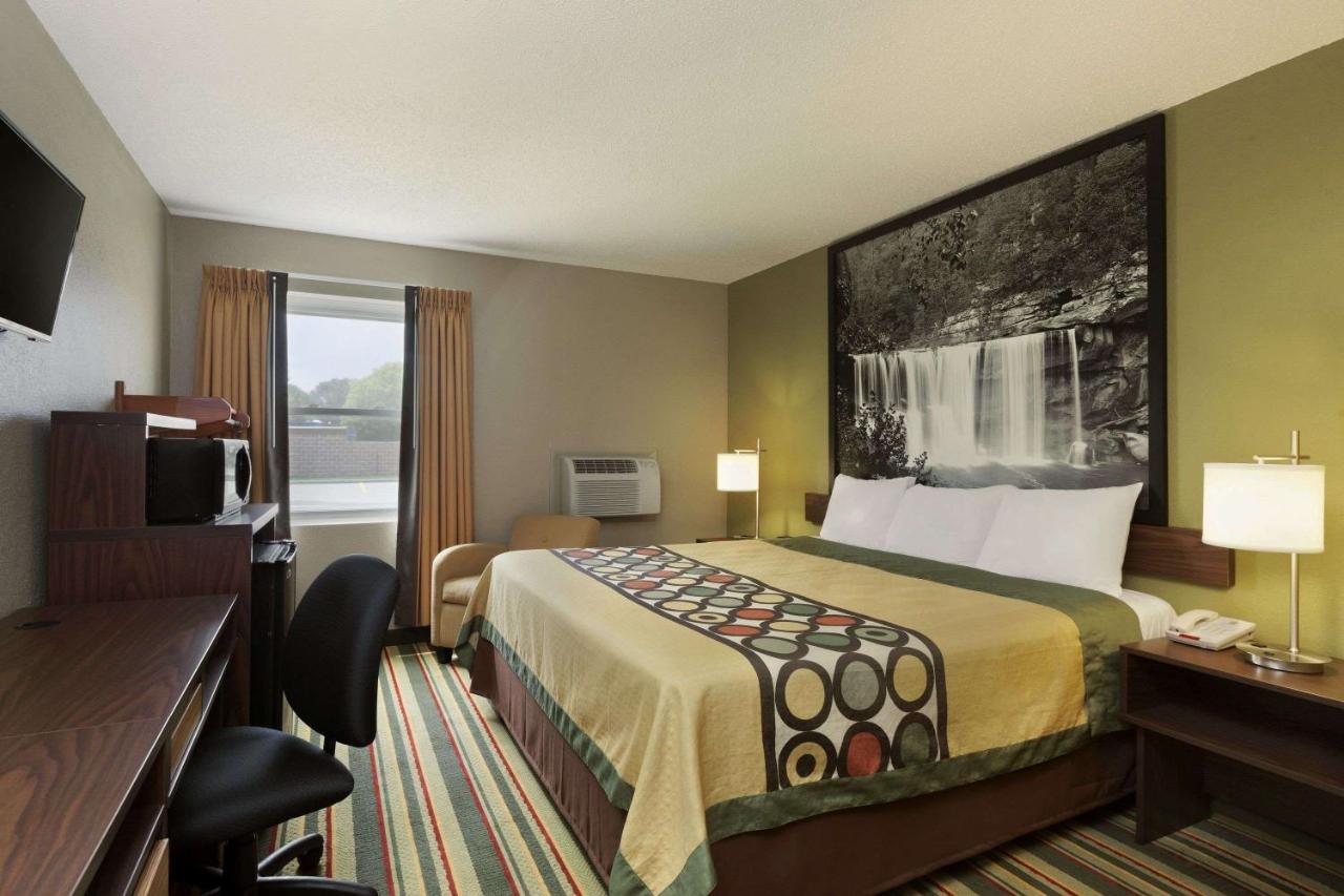 | Super 8 by Wyndham Tuscola
