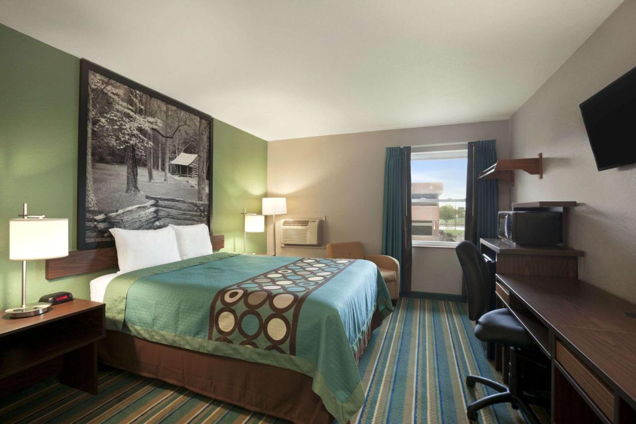 | Super 8 by Wyndham Tuscola