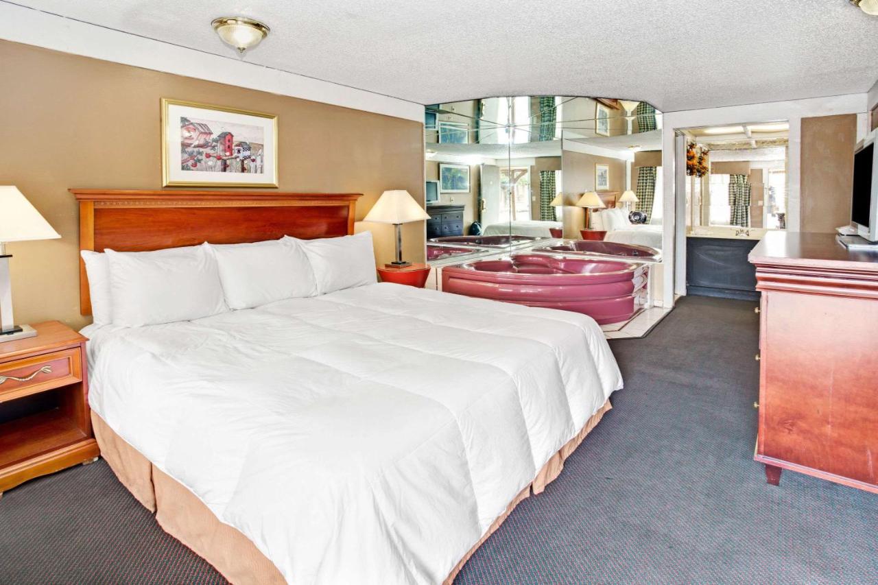 King Suite - Non-Smoking at Exceed Inn