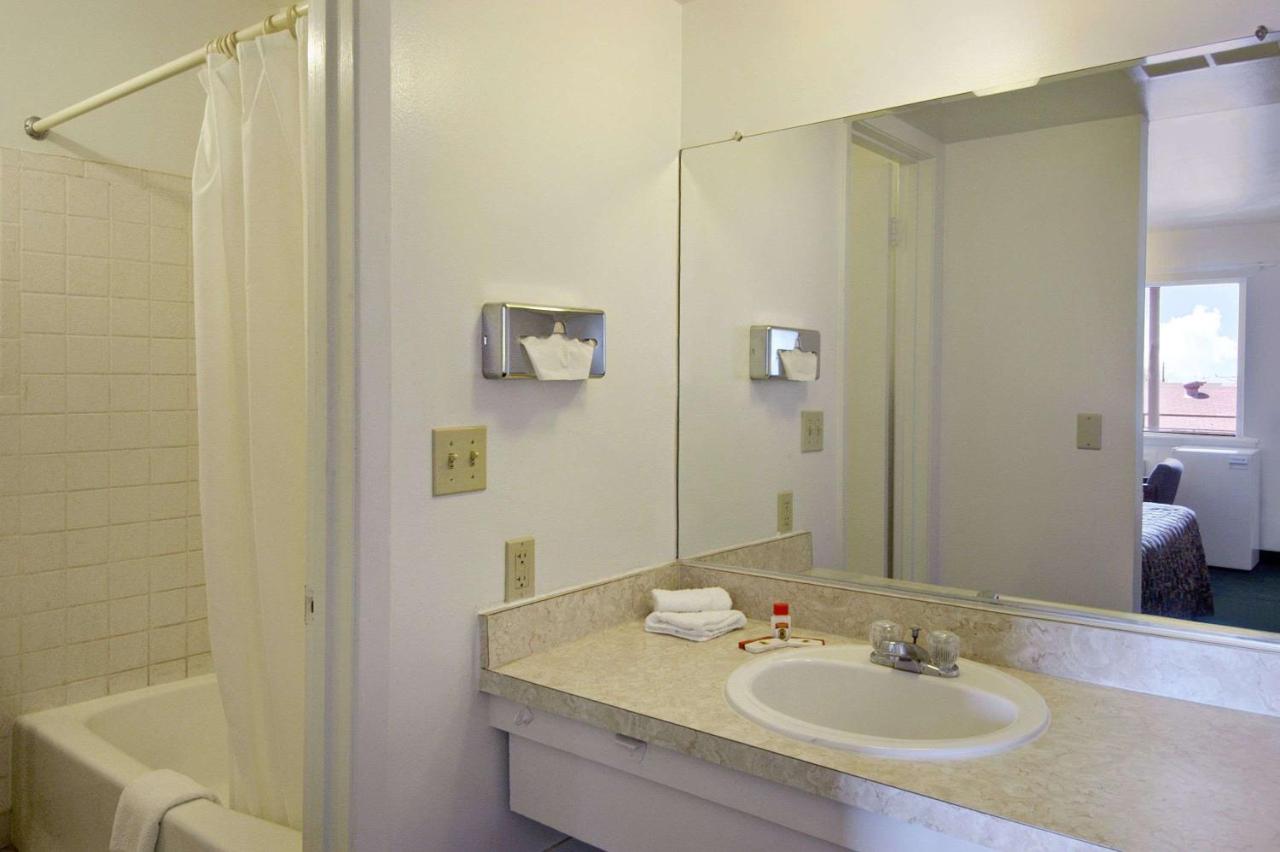 King Room - Non-Smoking at Super 8 by Wyndham Vernon