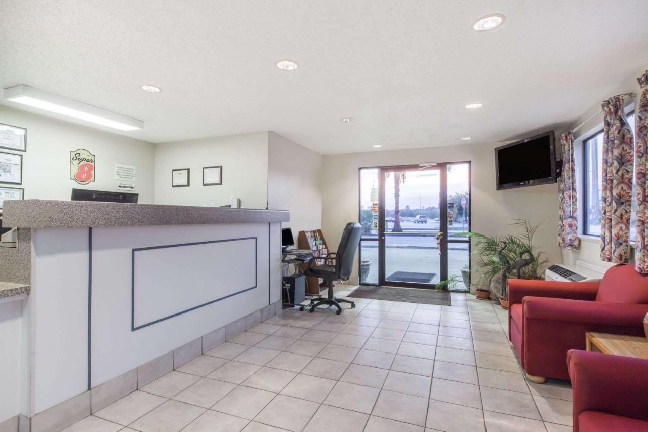| Super 8 by Wyndham Cleveland TX