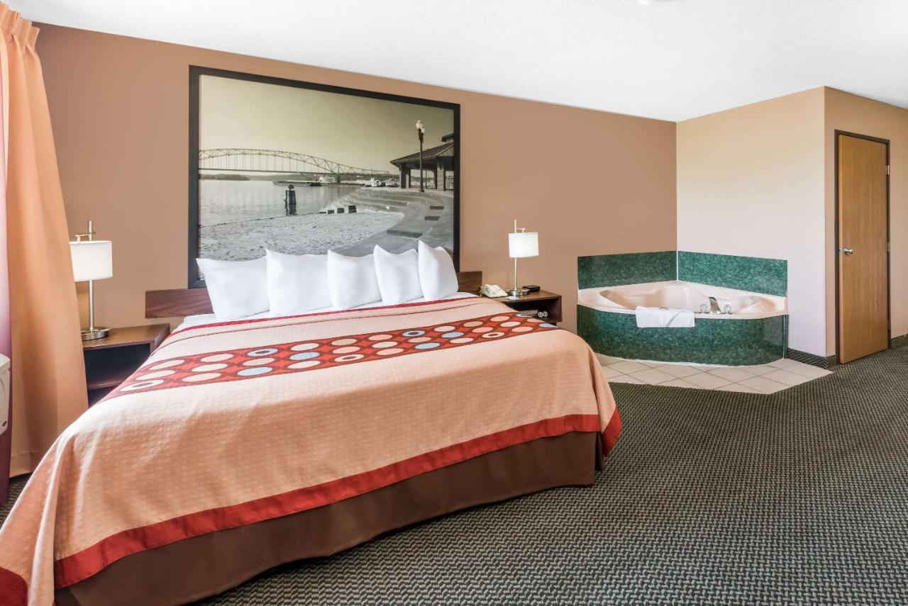 | Super 8 by Wyndham Winfield-Quail Ridge Area