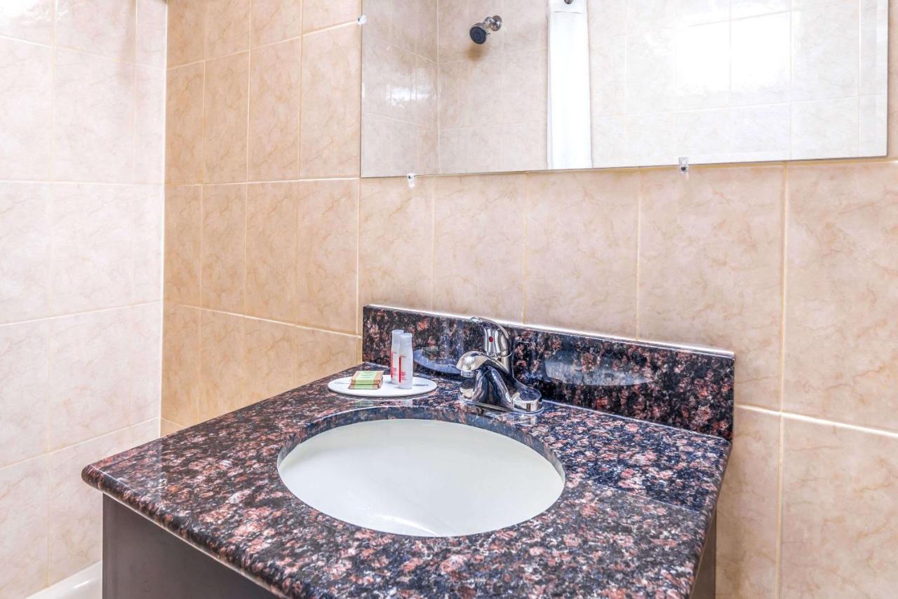  | Super 8 by Wyndham North Bergen NJ/NYC Area