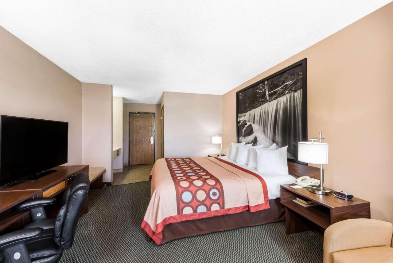| Super 8 by Wyndham Winfield-Quail Ridge Area