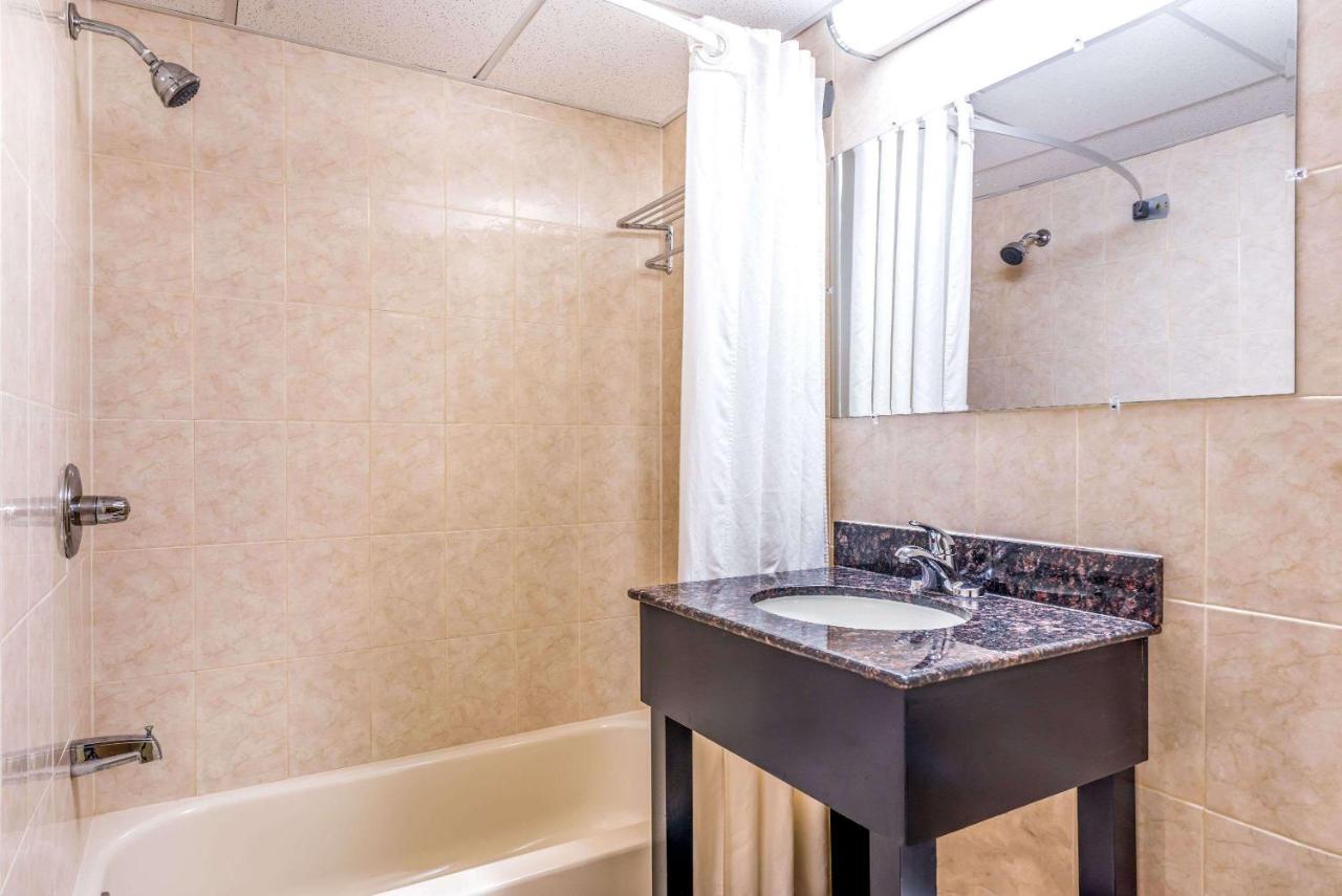 | Super 8 by Wyndham North Bergen NJ/NYC Area